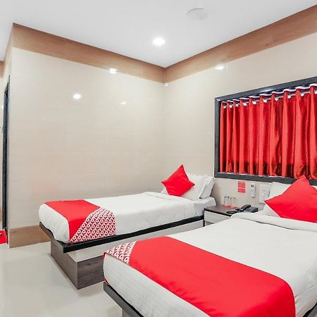 Oyo 10697 Hotel Suraj Inn Сурат Экстерьер фото